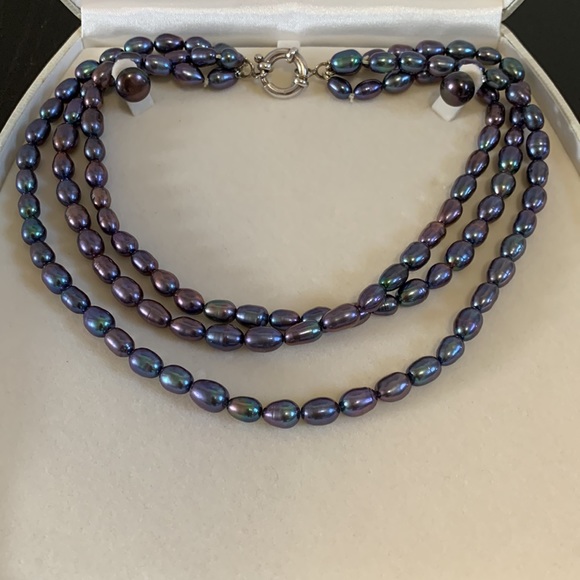 Three string purple fresh water pearl set. - Picture 11 of 11
